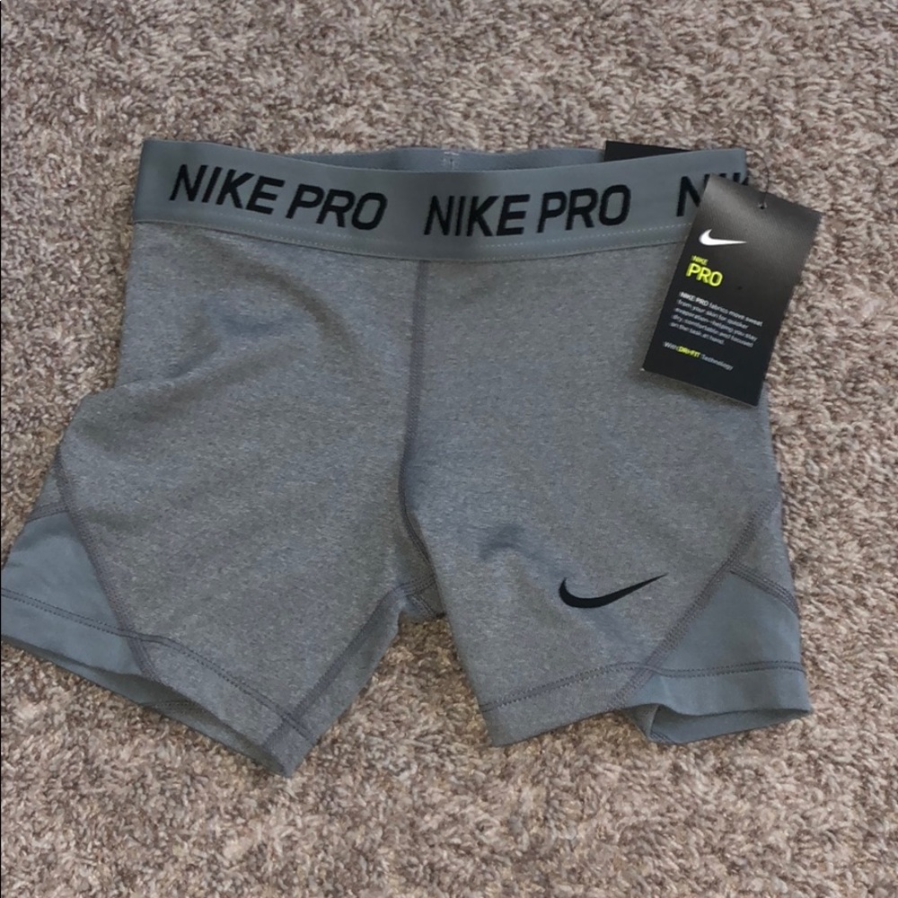 grey Nike pro shorts!🦋